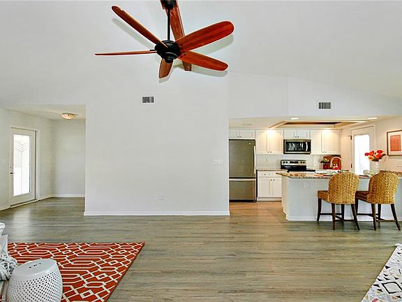 5th image of 5332 SW 22nd Ave