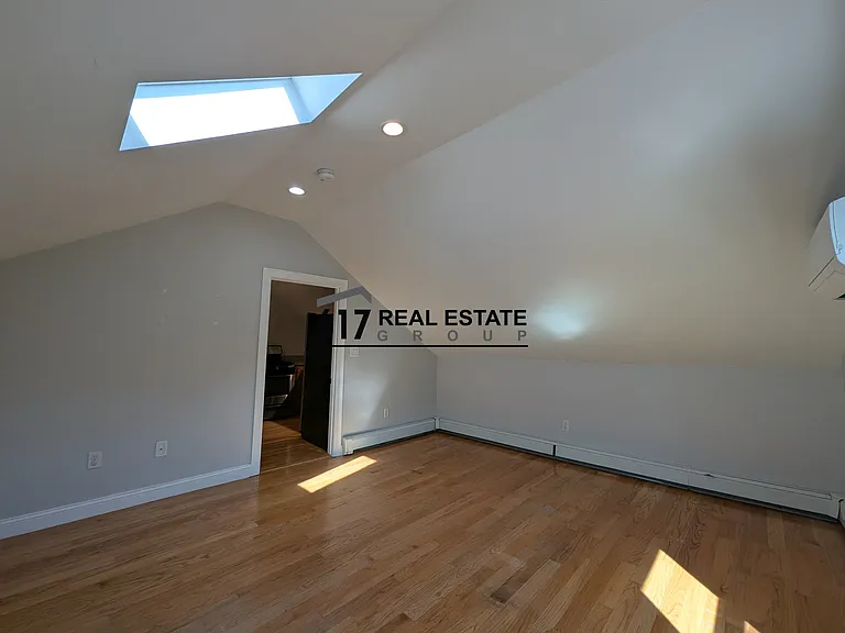21-3 Chestnut Hill Ave — Photo 4