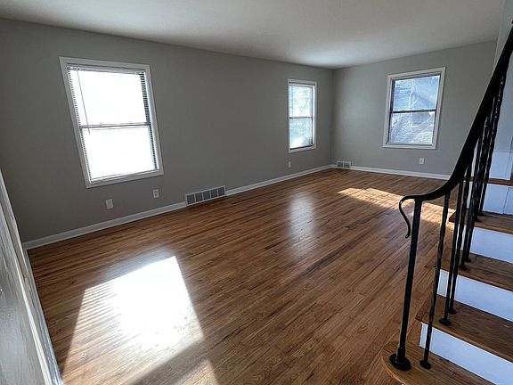 4th image of 402 N 38th Ave