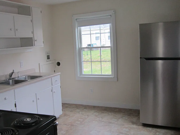 25-27 Goodrich St #27 — Photo 2