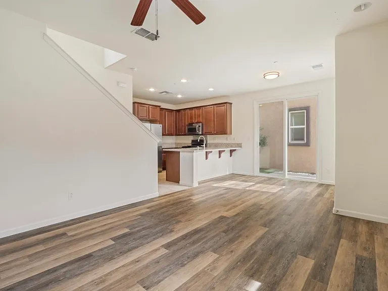 1136 Rothbury Ln — Photo 5