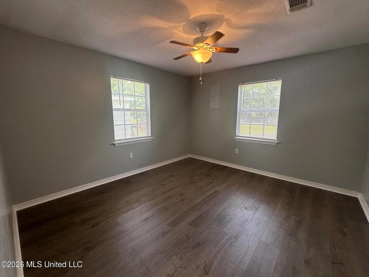 3 bed, 2.0 bath, 1076 sqft, $1,500 — Photo 4