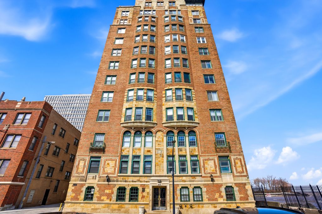 2666 E 73rd St #4W, Chicago, IL 60649 condo
