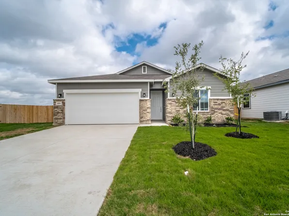604 Candace Ct, Seguin, TX 78155