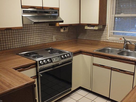 2nd image of 25500 Glenbrook Blvd