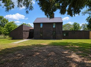 36631 Commanche Rd, Wallis, TX 77485