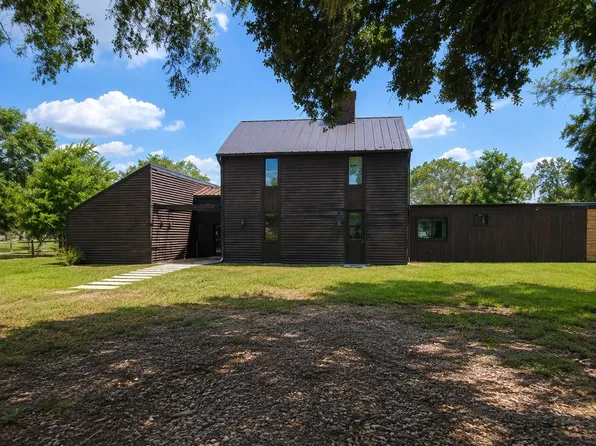 36631 Commanche Rd, Wallis, TX 77485