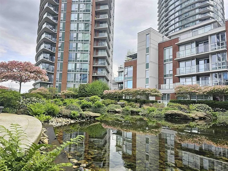 688 Abbott St #2208 — Photo 4