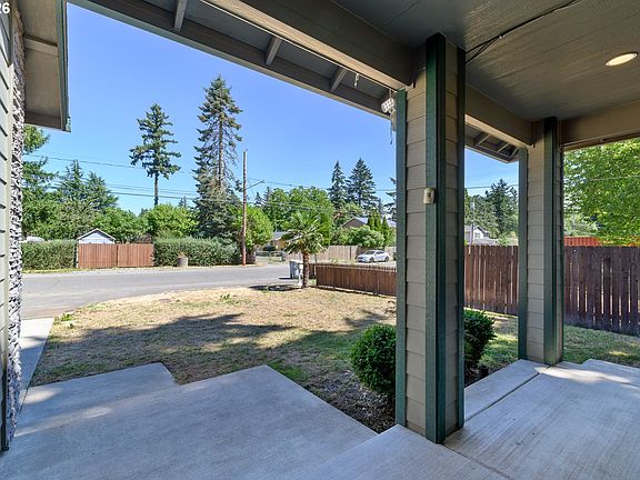 4th image of 8328 SE Clatsop St
