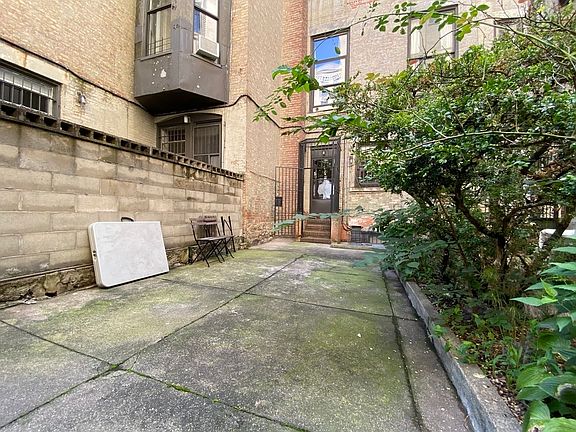 4th image of 337 W 76th St #2F