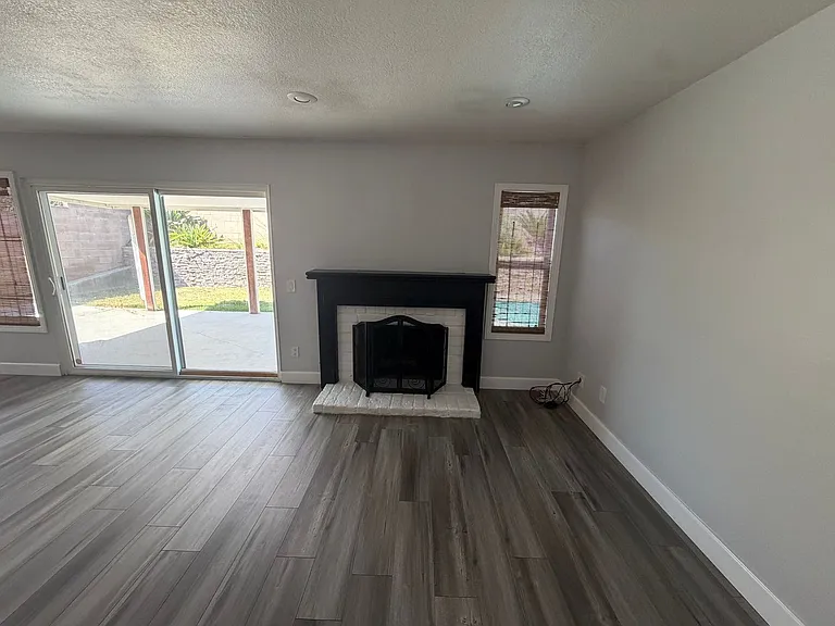 1118 Zircon St — Photo 19