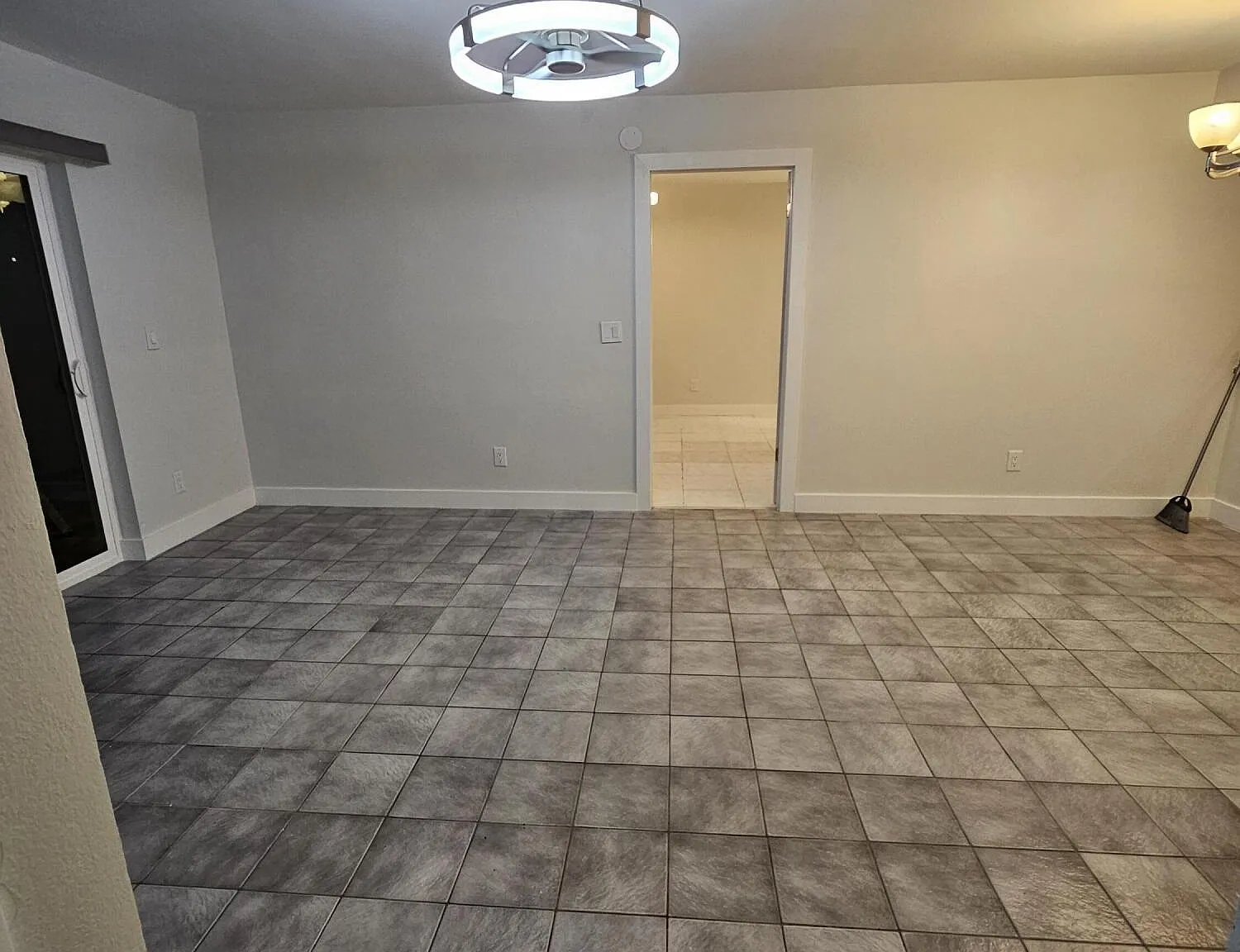 3 bed, 2.0 bath, 858 sqft, $2,500 — Photo 2