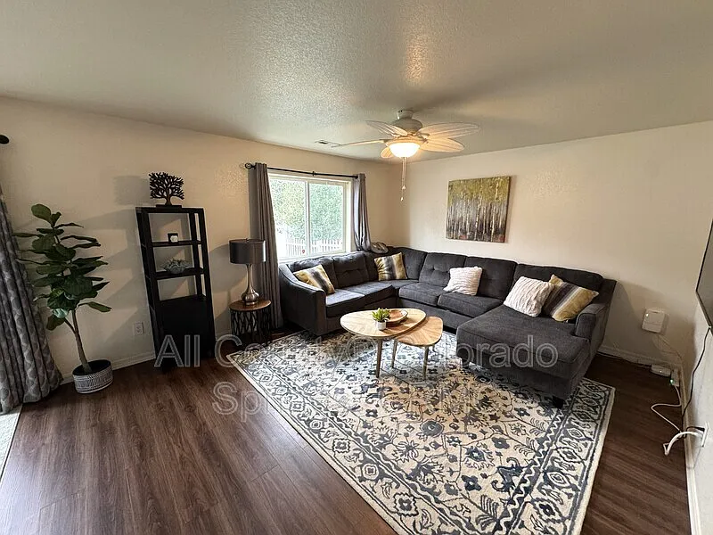 3 bed, 2.5 bath, 1624 sqft, $2,250 — Photo 3