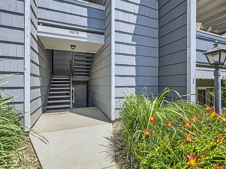 4670 White Rock Cir #4 — Photo 3