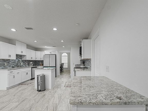 4th image of 7010 Plank Dr