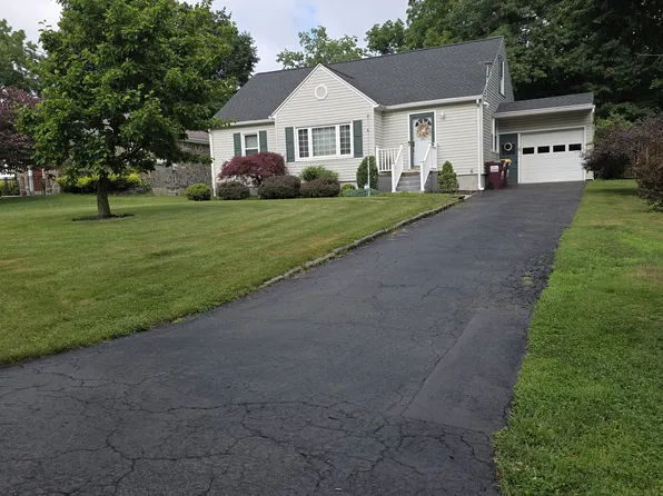 8 Willow Ln, Rensselaer, NY 12144