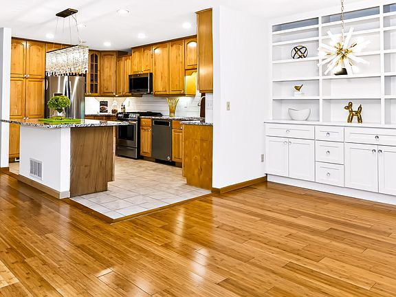4th image of 4164 Shirlee Ln S