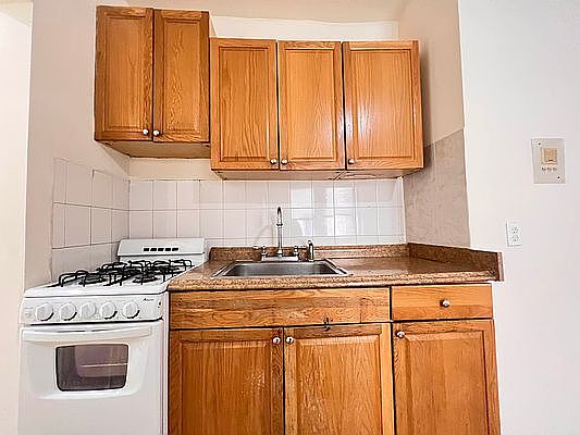 5th image of 6141 Saunders St #4