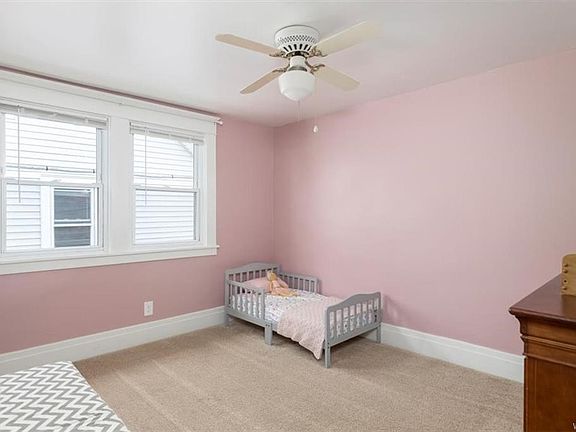 4th image of 277 Parkwood Ave