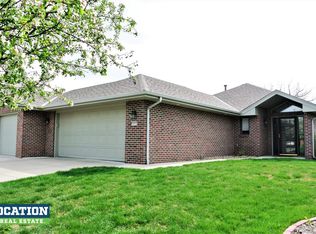 5025 Old Creek Rd, Lincoln, NE 68516