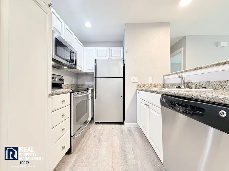 2609 S 272nd St #33 — Photo 12