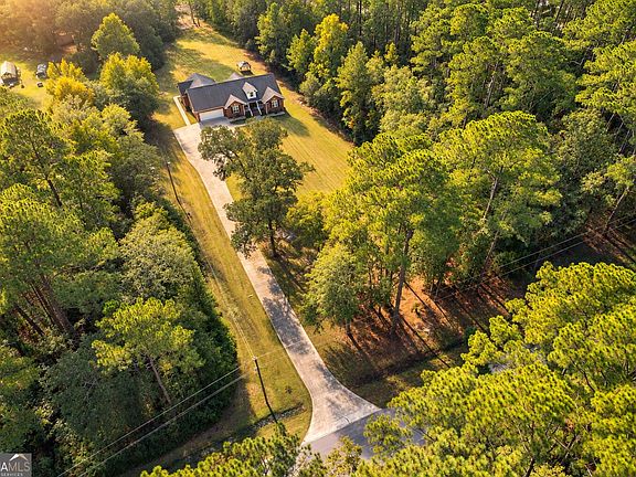 3rd image of 296 Magnolia Rd