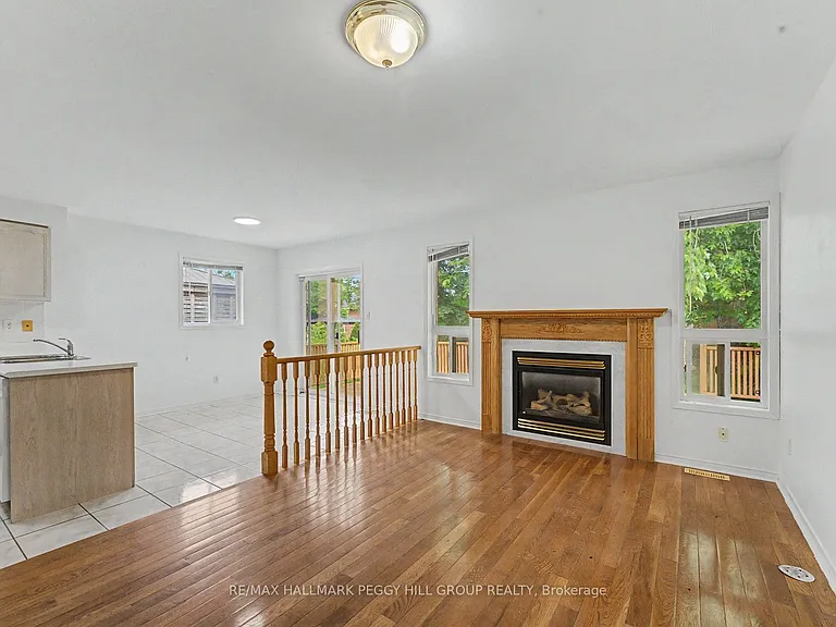 332 Harvie Rd #UPPER — Photo 3