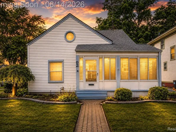 92 Lincoln St, Mount Clemens, MI 48043