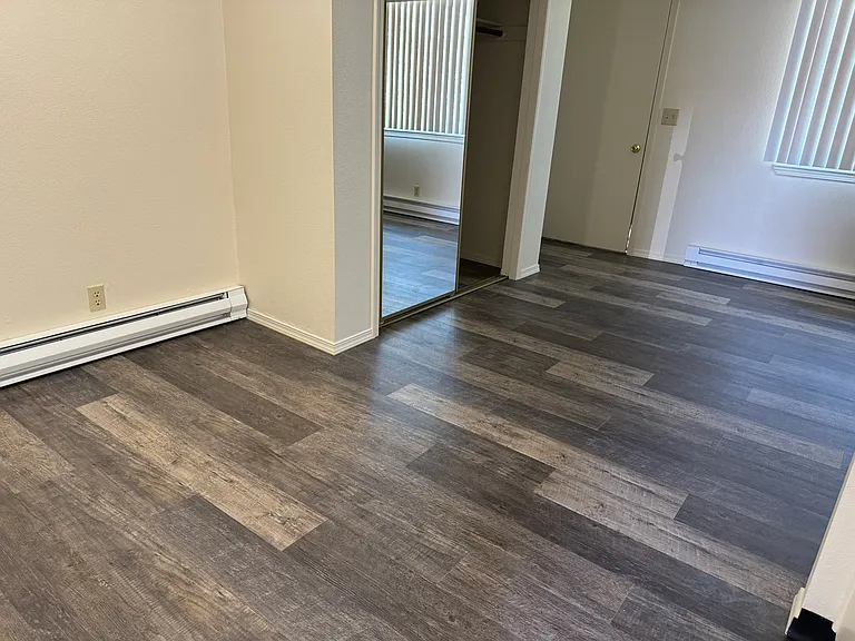 Middle Grove Apartments — Photo 9