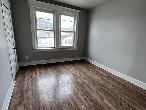 3rd image of 88 Willoughby St Floor 3