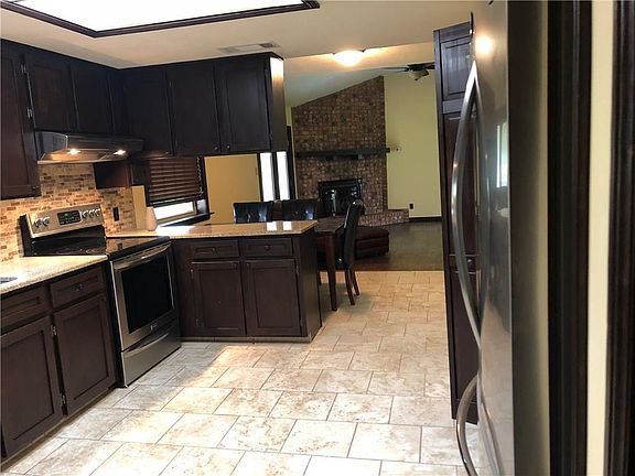 3rd image of 826 N Tamela Dr