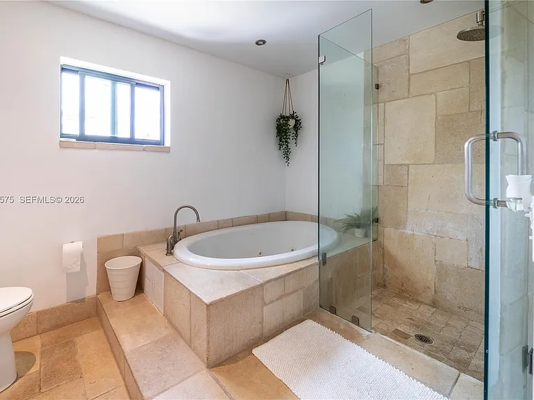 330 SW 133rd Pl — Photo 42
