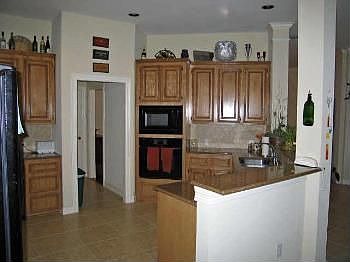 5th image of 8114 Highland Green Dr