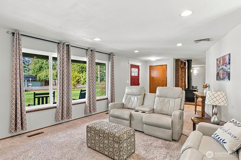 2nd image of 7230 Prairie Ridge Drive NE