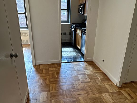 5th image of 412 E 55th St APT 10G