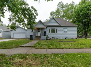 702 12th St S, Grand Junction, IA 50107