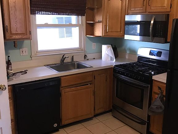 3rd image of 619 S Manetta Dr