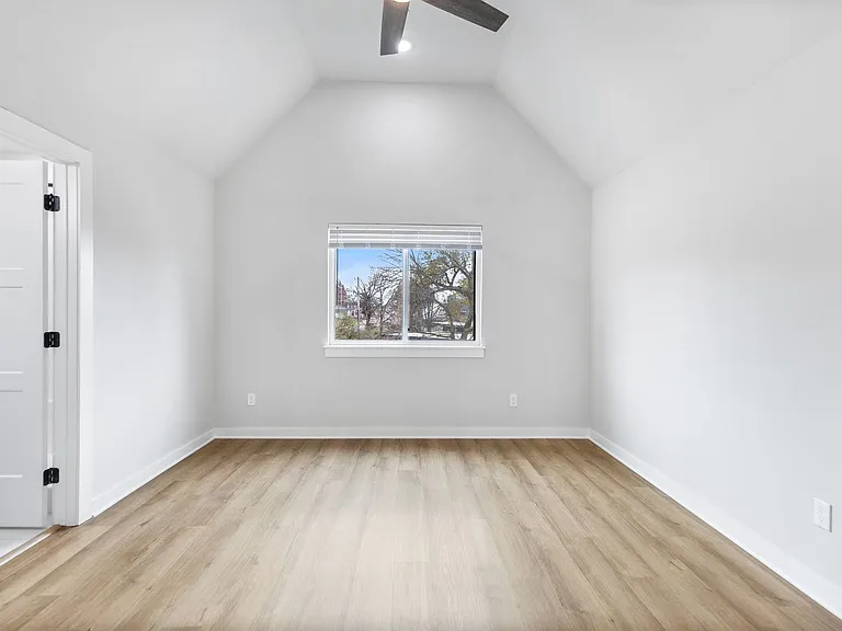 126 E Midway St — Photo 12