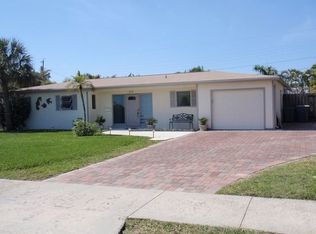 534 Crescent Dr, Lake Park, FL 33403