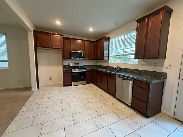 2445 Laurel Clark Ave — Photo 6
