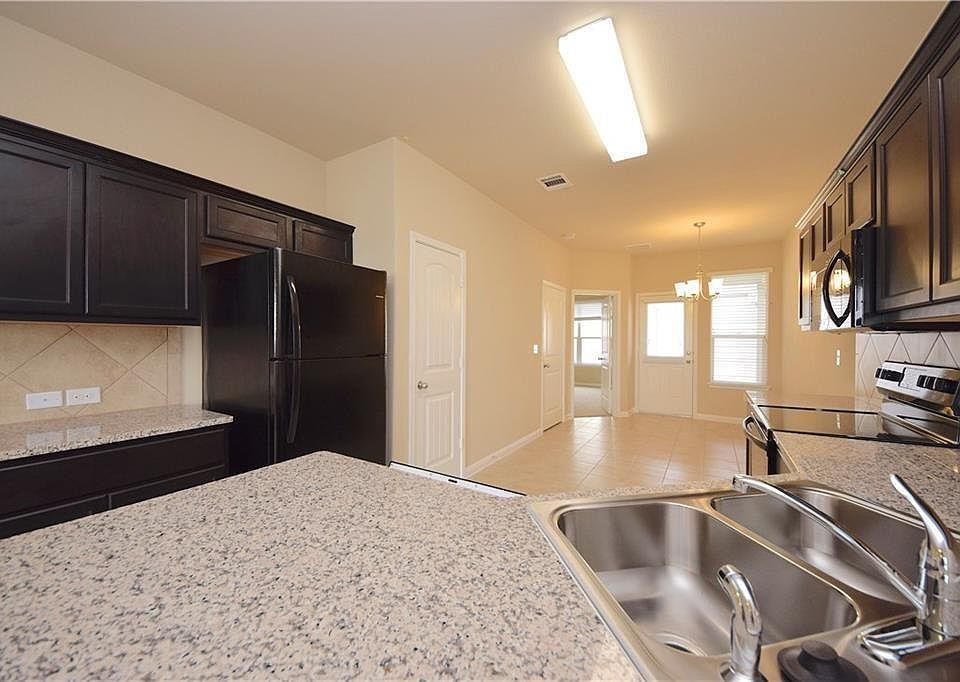 1st image of 414 Crater Lake Dr