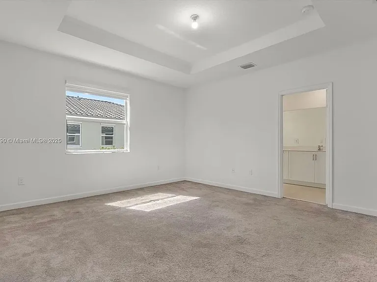 2605 SE 11th Ct — Photo 9