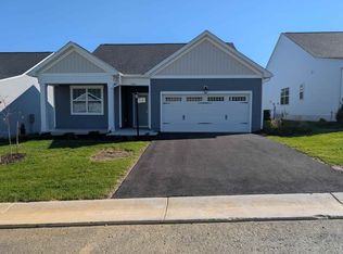 7402 Kings Pointe Dr, Fairlawn, VA 24141
