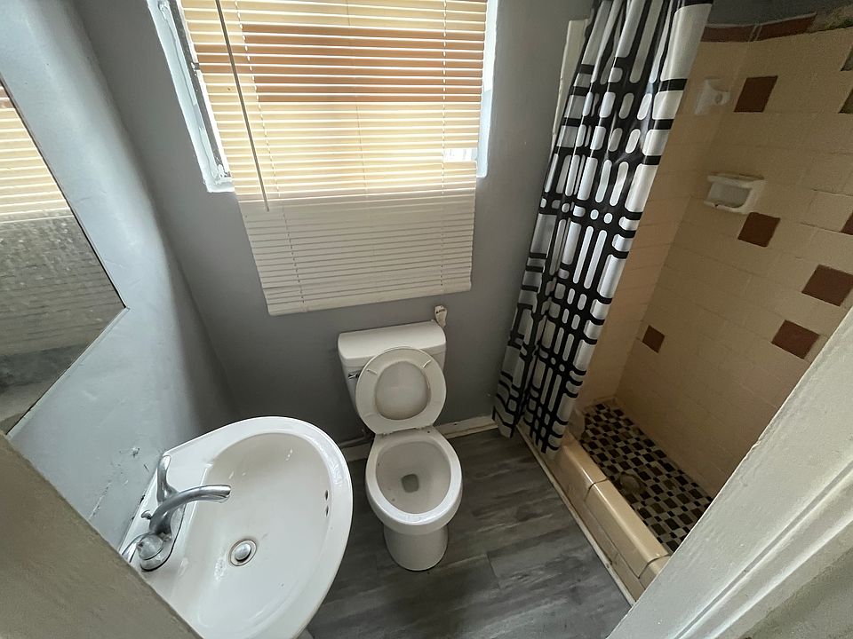 1st image of 1761 Oglesby Pl #B