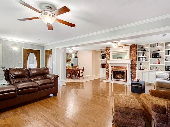 3rd image of 1834 N Wheeler Ave