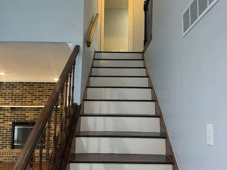 401 Dustin Dr — Photo 8