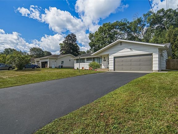 2nd image of 7411 Rosewood Cir