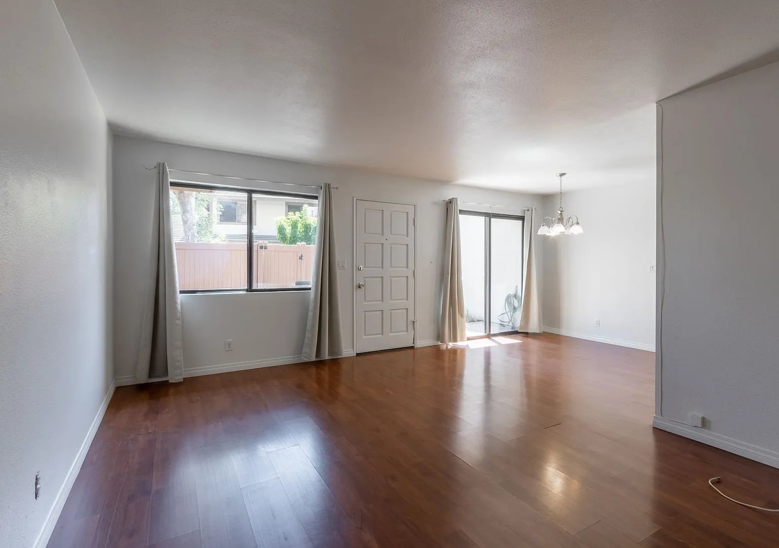 Ventura 2 Bedroom Condo close to Govt Center — Photo 2