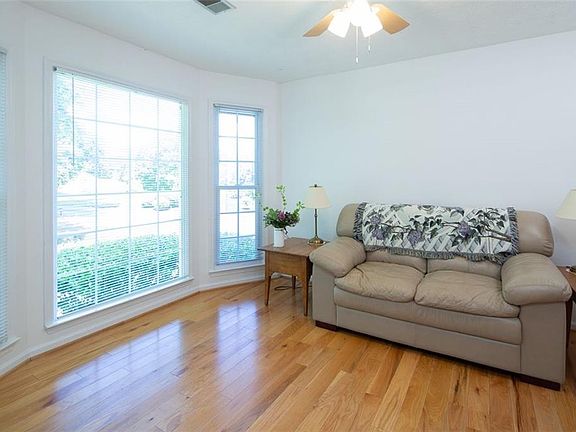 3rd image of 3315 Maple Ridge Ct