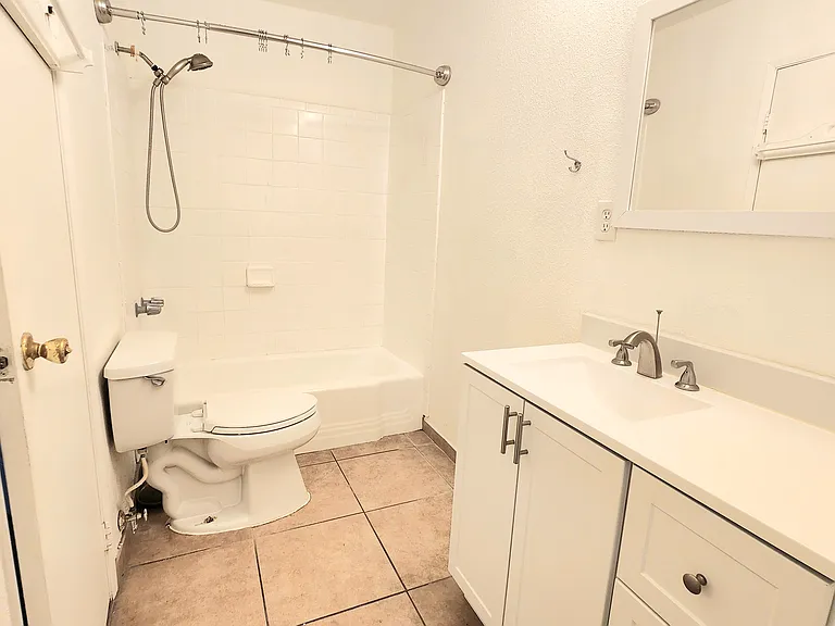 1002 N Merced Ave — Photo 10